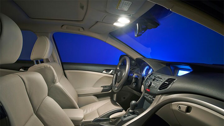 X-tremeVision LED 6 000 K inside a car